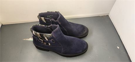 Earth Origins Boors. Size 7 1/2M