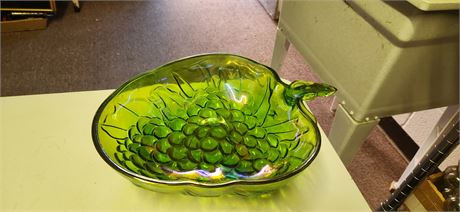 Vintage Indiana Glass Green Grape Shaped Serving Bowl