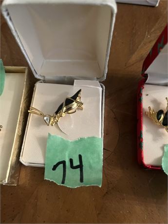 Grasshopper Pin