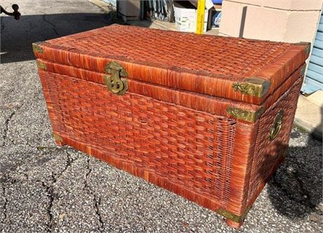 Woven Trunk (Brown)