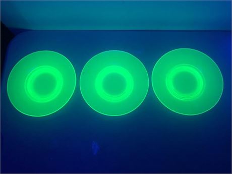 Yellow Vaseline Glass Plates (#2)