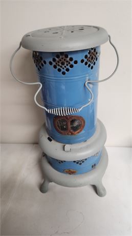 Vintage Heater. Non working. No inside parts. Needs repaired