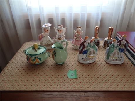 Figurines.