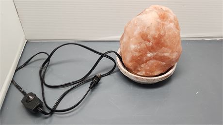 Himalayan Salt Lamp. Tested & works