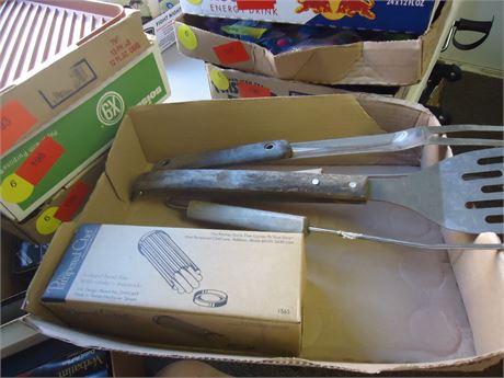Pampered Chef Scalloped Bread Tube & Grilling Tools