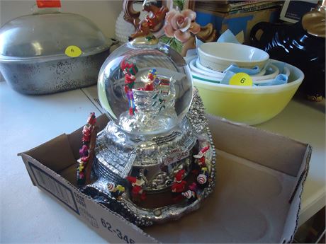 Christmas Snow Globe