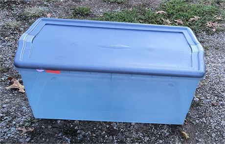 Rubbermaid Storage Container With Lid