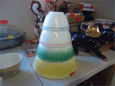 Lot of Pyrex bowls
