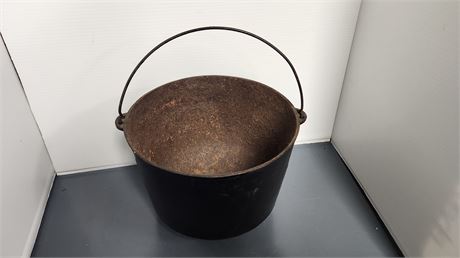 Favorite Piqua Ware Cast Iron Pot With Handle