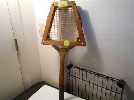 De Luxe Tennis Racket