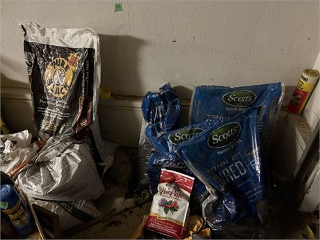 Garage Clean Out Lot, Scotts