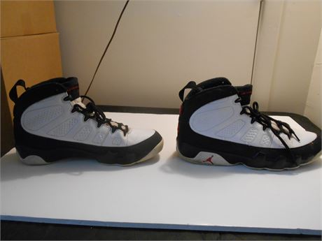 Nike Jordans Tennis Shoes. Size 13
