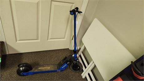 Razor Scooter. Needs Battery