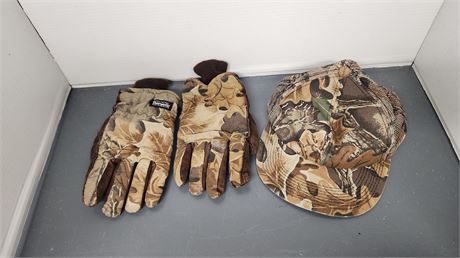 Thermolite Camo Gloves & Hat. Small Hole In Gloves