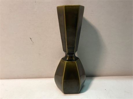 Hanger Pottery 4096 Geometric Shape Vase