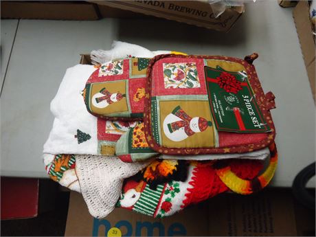 Various Pot Holders & Kitchen Towels