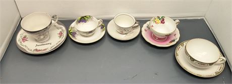 Flat With 5 Tea Cups And Saucers
