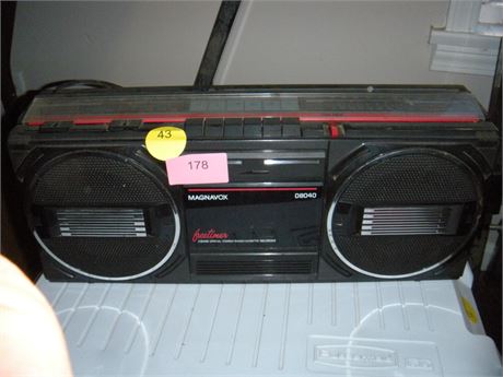 Magnavox D8040 Vintage Boom Box. NOT TESTED