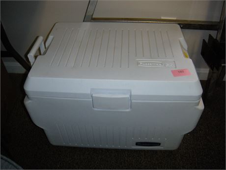 60 quart Rubbermaid cooler