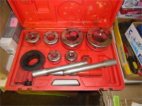Pipe Threading Kit With 6 Dies