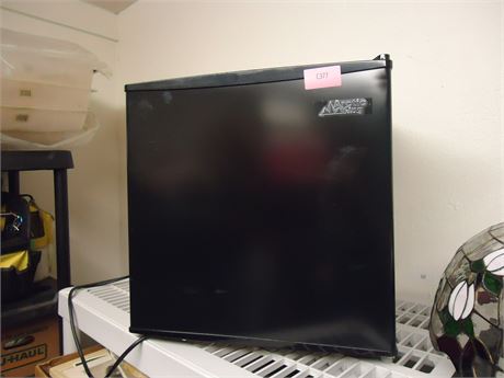 Artic King Mini Refrigerator. Has Some Scratches & Dents