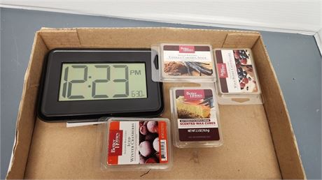 Clock with large display