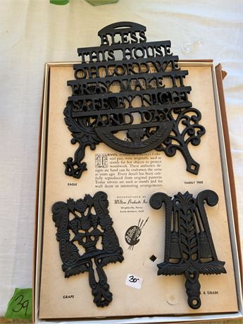 Vintage Colonial Trivets