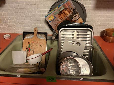 Pans, Misc