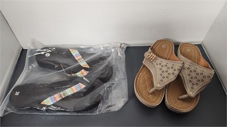 2 Pair Of Flip Flops