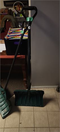 Snow shovel