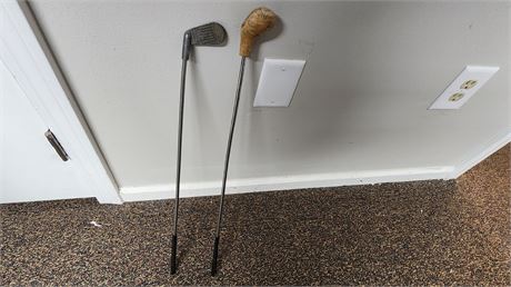 2 Mini Golf Clubs