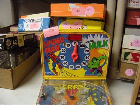 Spiderman and Hulk pinball game