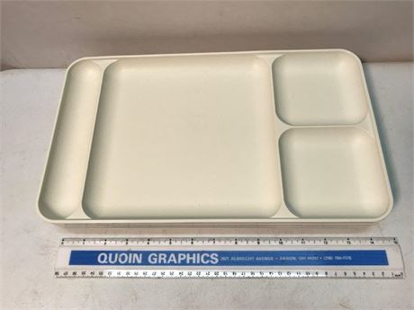 4 Tupperware Trays