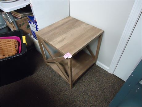 Small sidetable, needs tightened up