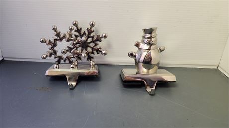 2 Stocking Holders