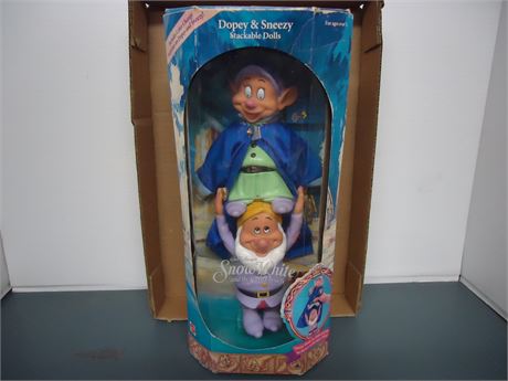 Snow White & 7 Dwarfs Dopey & Sneezy Stackable Dolls