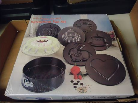 8 Piece Holiday Non-Stick Springform Pan Set