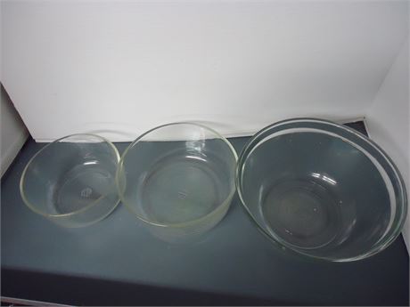 3 Glass Mixing Bowls
