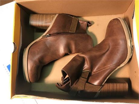 Size 10 Boots LUGZ?