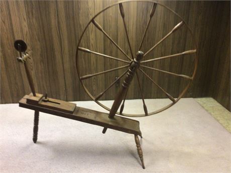 Vintage Spinning Wheel - Thread Maker