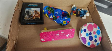Noise makers & 2 vintage smurfs