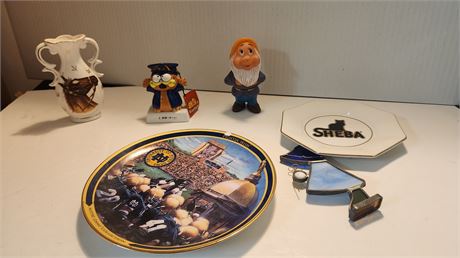 Garfield Statue & Sheba Plate & Snow White Dwarf Toy & Small Horse Vase