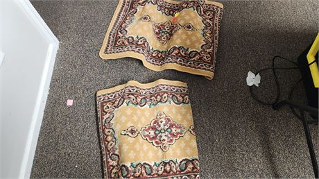 2 Small Rugs. Size 1.1" x 3'