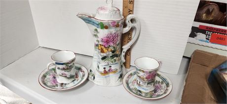 Oriental Tea Pot & Matching Cups & Saucers