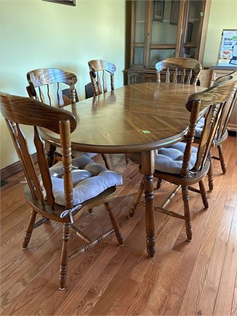 Dining Table with 2 Leaves, 6 Chairs and Table Cover