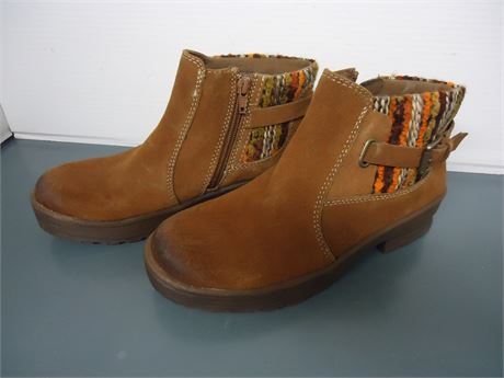 Earth  Origins Boots. Size 7 1/2M