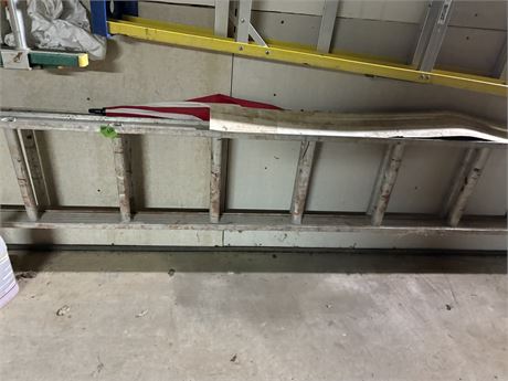 Ladder, 40' Metal