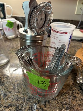 Measuring Cups, Strainer