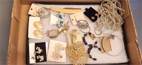 Lot Of Jewelry & Vintage Razor