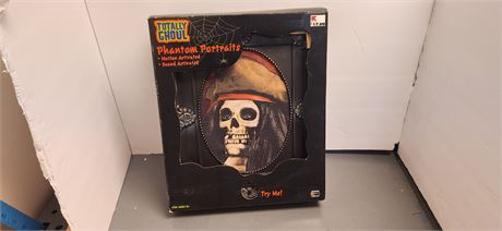 Vintage Totally Ghoul Phantom Portraits. Tested & Works